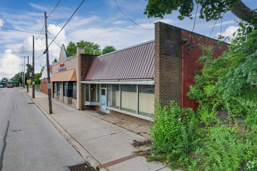 3211 4th Ave, Beaver Falls, PA for lease - Building Photo - Image 3 of 9