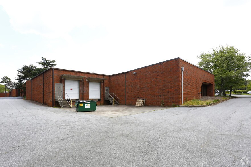 5335 Oakbrook Pky, Norcross, GA à louer - Photo du bâtiment - Image 3 de 7