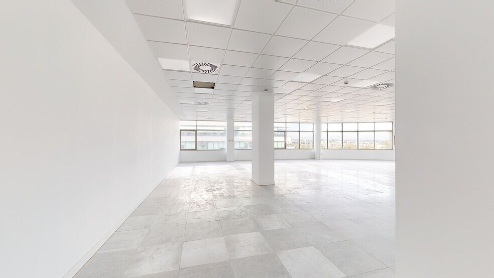 Calle Vía de los Poblados, 1 - 3, Madrid, Madrid à louer - Numérisation 3D de Matterport - Image 2 de 25