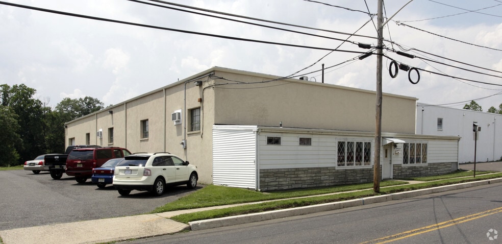 136 Harding Ave, Bellmawr, NJ for sale - Primary Photo - Image 1 of 4