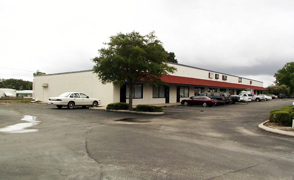 1714 County Rd 1, Dunedin, FL à louer - Photo du bâtiment - Image 2 de 6