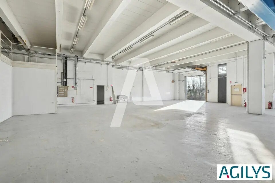 Flex in Rungis for lease Interior Photo- Image 1 of 9