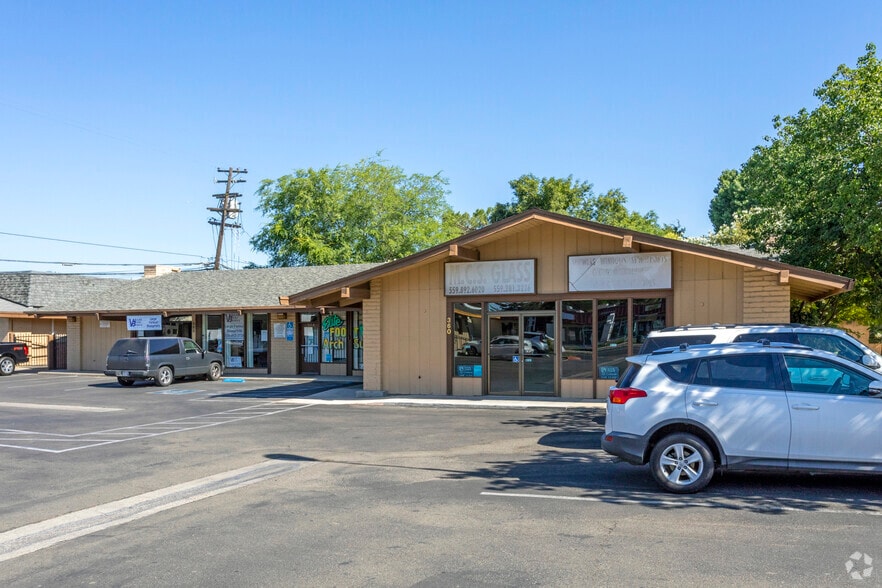 5030-5048 N Maroa Ave, Fresno, CA for lease - Primary Photo - Image 1 of 4