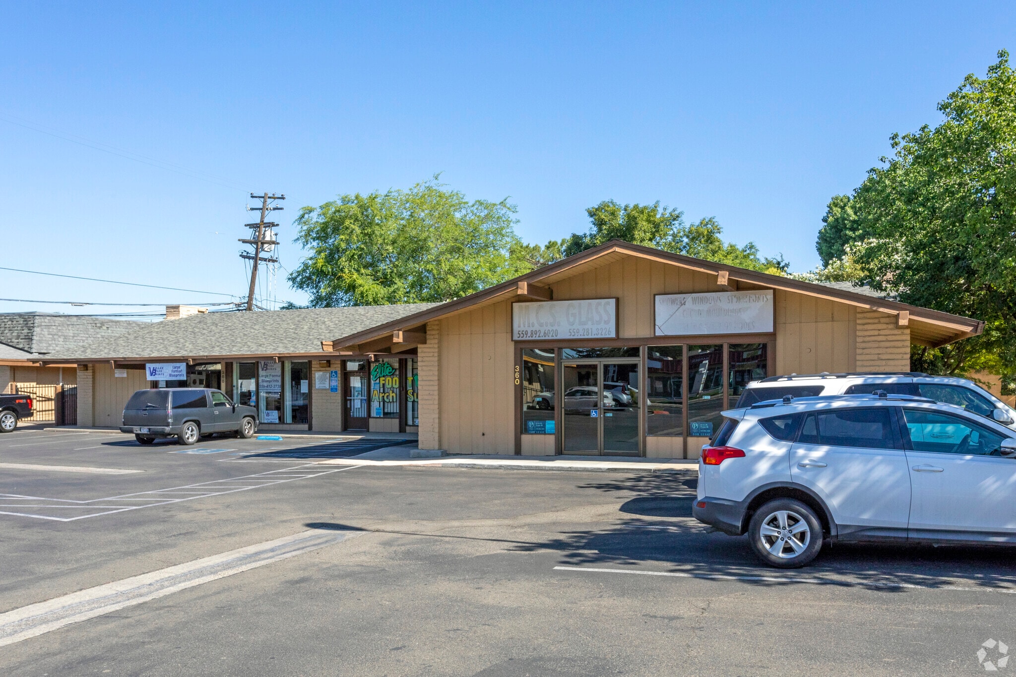 5030-5048 N Maroa Ave, Fresno, CA for lease Primary Photo- Image 1 of 5