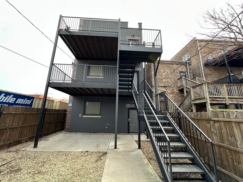 3762 S Indiana Ave, Chicago, IL à vendre - Photo du bâtiment - Image 3 de 27