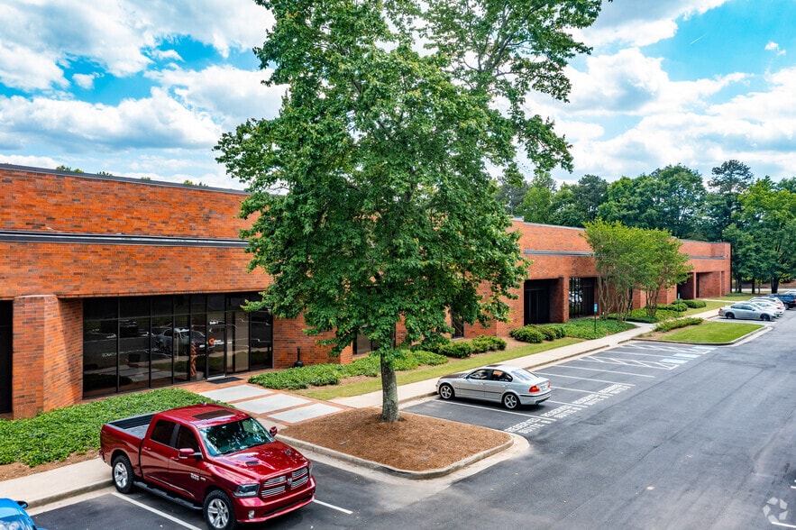 2725 Northwoods Pky, Peachtree Corners, GA for lease - Building Photo - Image 2 of 5