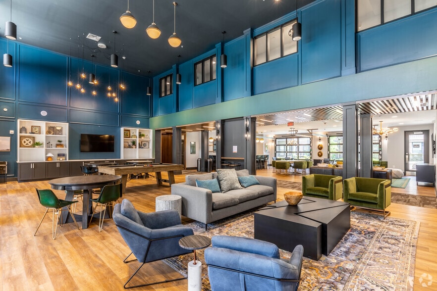 555 W 5th Ave, Columbus, OH for lease - Interior Photo - Image 2 of 15