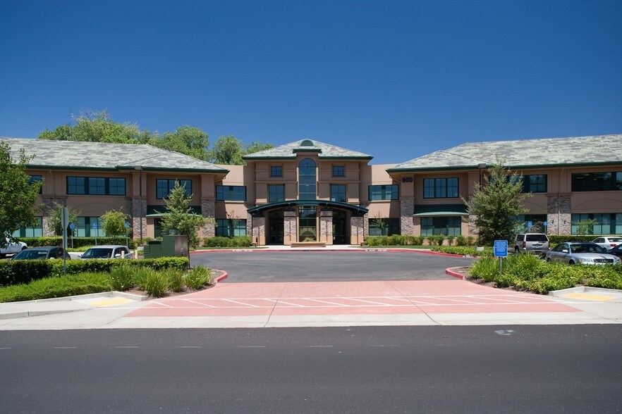 950 Glenn Dr, Folsom, CA à louer - Photo du bâtiment - Image 2 de 12