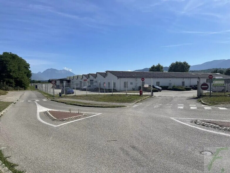 Flex in Pontcharra for lease - Building Photo - Image 3 of 6