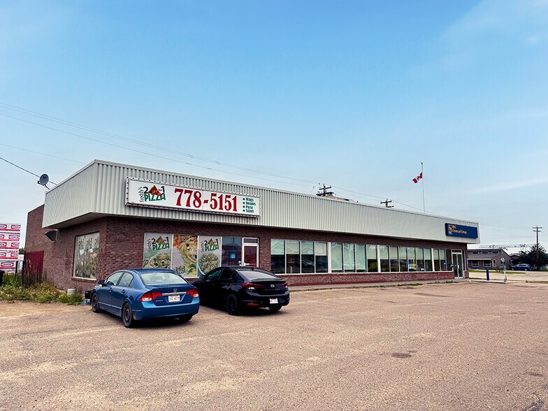 5117 50 Av, Whitecourt, AB à vendre - Photo du bâtiment - Image 2 de 2
