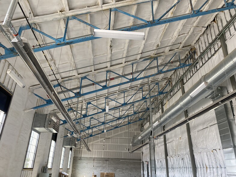 1121 8 Mile Rd, Detroit, MI for lease - Interior Photo - Image 2 of 5