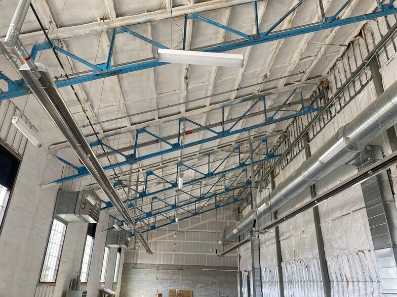 1121 8 Mile Rd, Detroit, MI à louer - Photo intérieure - Image 2 de 5