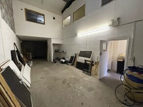 Totnes Rd, Ipplepen for lease Interior Photo- Image 1 of 1