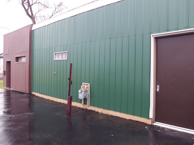 Plus de détails pour 495 N Perry St, Pontiac, MI - Industriel à louer
