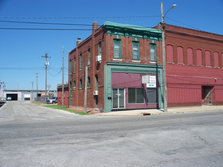 830 S 6th St, Saint Joseph, MO for sale - Primary Photo - Image 1 of 7