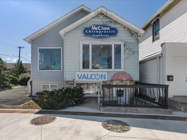 111 Railroad Ave, Bartlett, IL à louer - Photo du bâtiment - Image 2 de 9