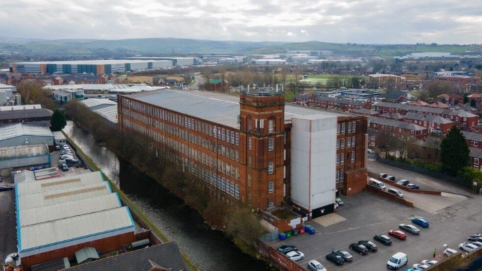 Woodbine St, Rochdale à louer - Photo du bâtiment - Image 2 de 2