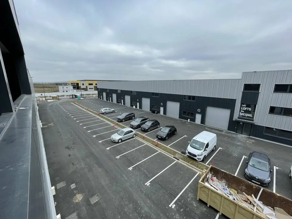 Office in Le Mesnil-Amelot for lease Building Photo- Image 1 of 17