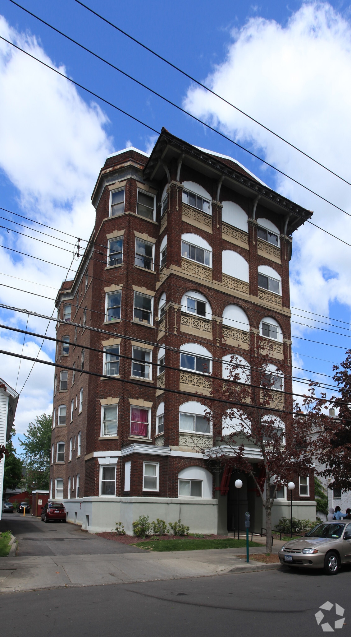 99 Oak St, Binghamton, NY à vendre Photo principale- Image 1 de 16