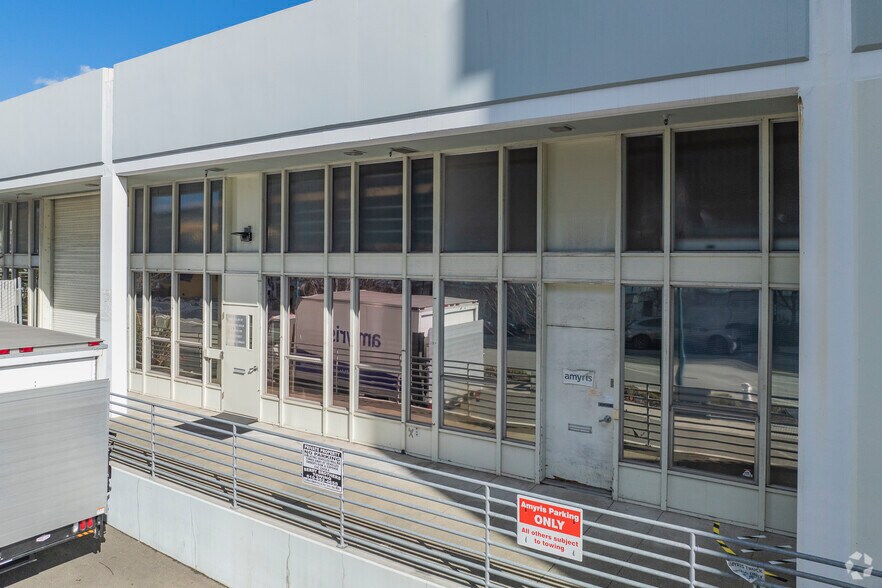 5850-5860 Hollis St, Emeryville, CA à louer - Photo du bâtiment - Image 2 de 6