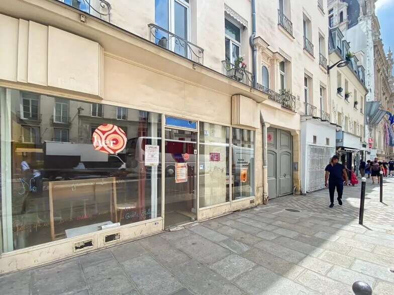 Retail in Paris for lease - Building Photo - Image 1 of 4