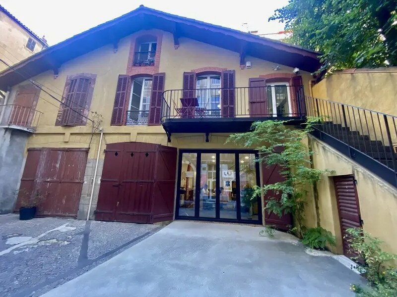 Office in Marseille for sale Building Photo- Image 1 of 7