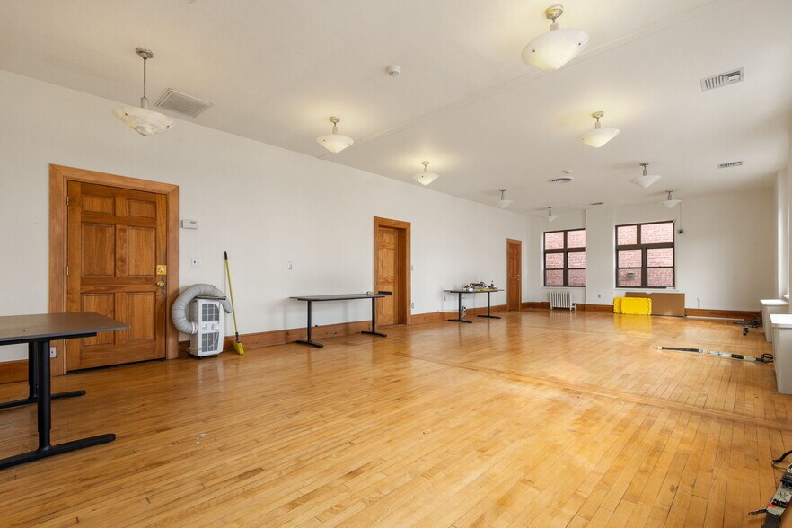 37-39 N Broadway, Nyack, NY à louer - Photo du bâtiment - Image 2 de 17