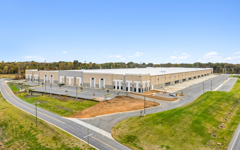 000 Aberdeen Blvd, Gastonia, NC à louer - Photo du bâtiment - Image 2 de 3