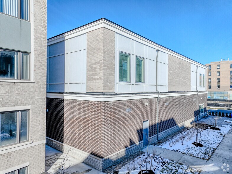 217 Birmingham St, Toronto, ON à vendre - Photo du bâtiment - Image 3 de 4