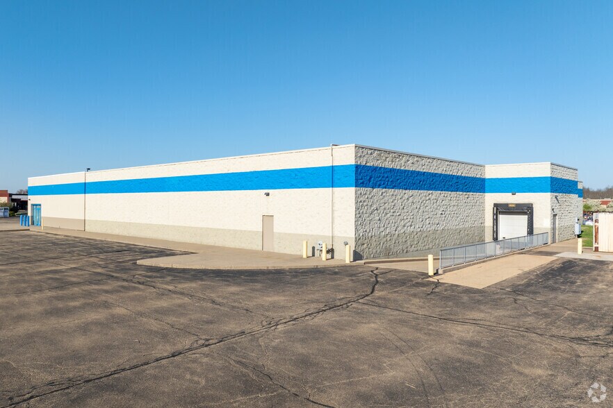 5114 W Holiday Dr, Peoria, IL à louer - Photo du bâtiment - Image 2 de 4