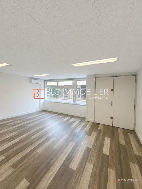Office in Marseille for lease Interior Photo- Image 1 of 8