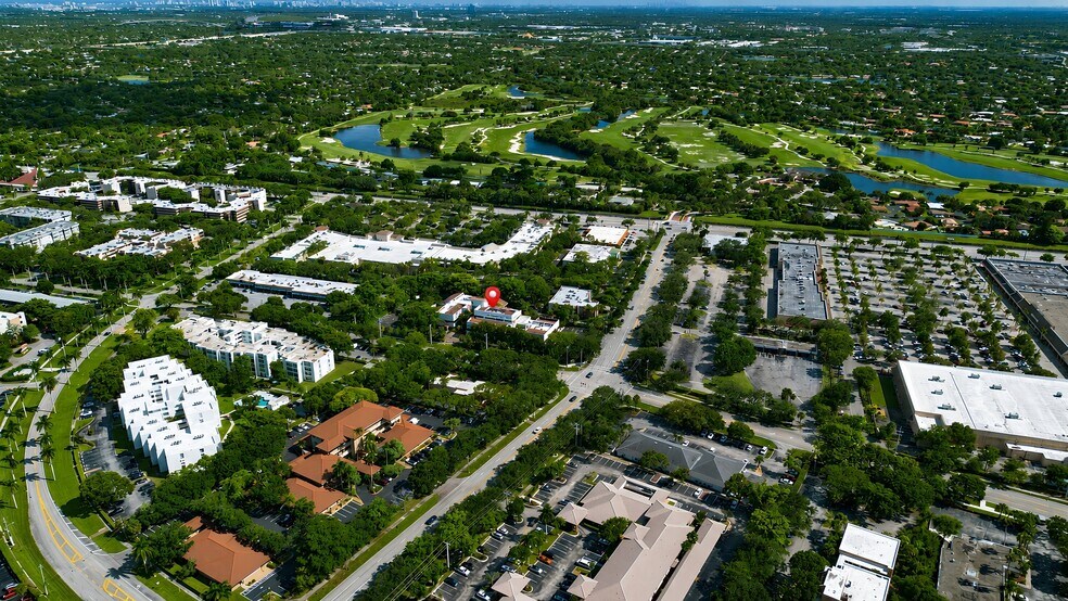 6950 Cypress Rd, Plantation, FL à louer - Photo du bâtiment - Image 2 de 9