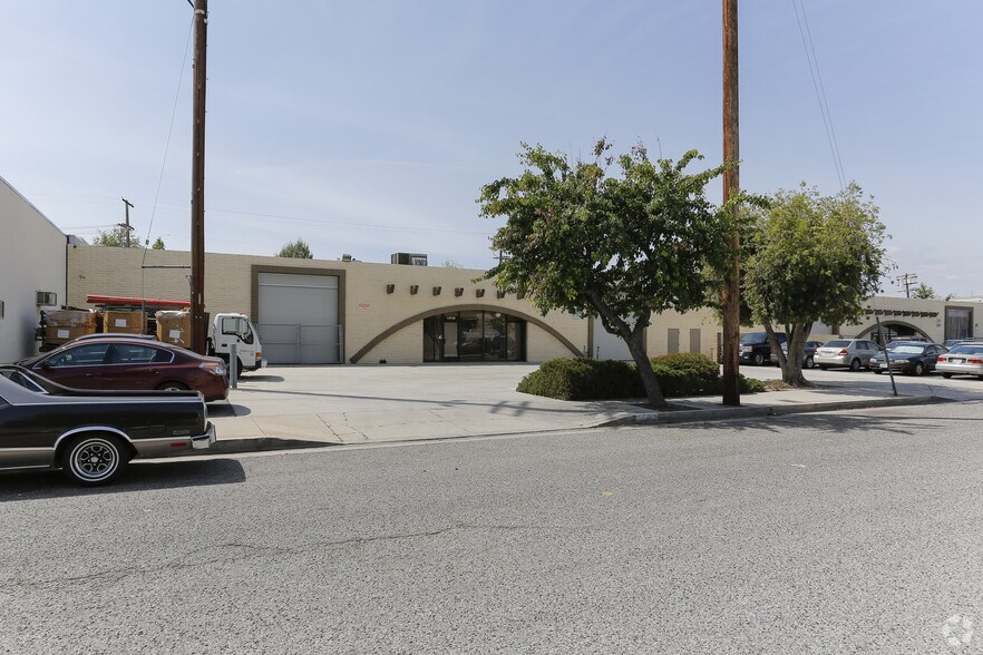 14940-14954 Calvert St, Van Nuys, CA à louer - Photo du bâtiment - Image 2 de 3