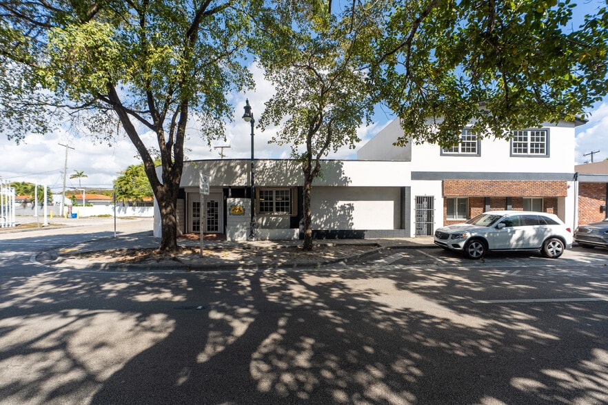 2279 Coral Way, Coral Gables, FL for sale - Building Photo - Image 2 of 31