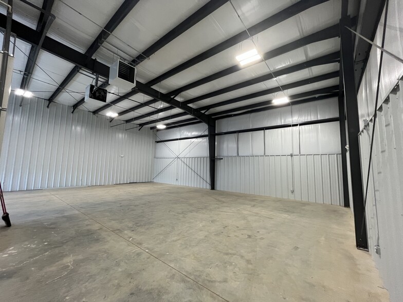 1309 Division, Springfield, MO for lease - Interior Photo - Image 3 of 6