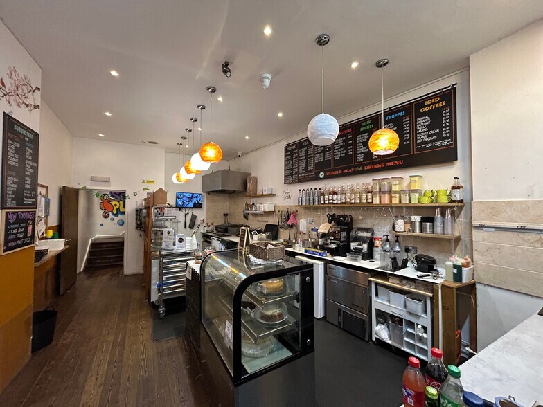 148 East St, Bristol à louer - Photo du bâtiment - Image 2 de 5