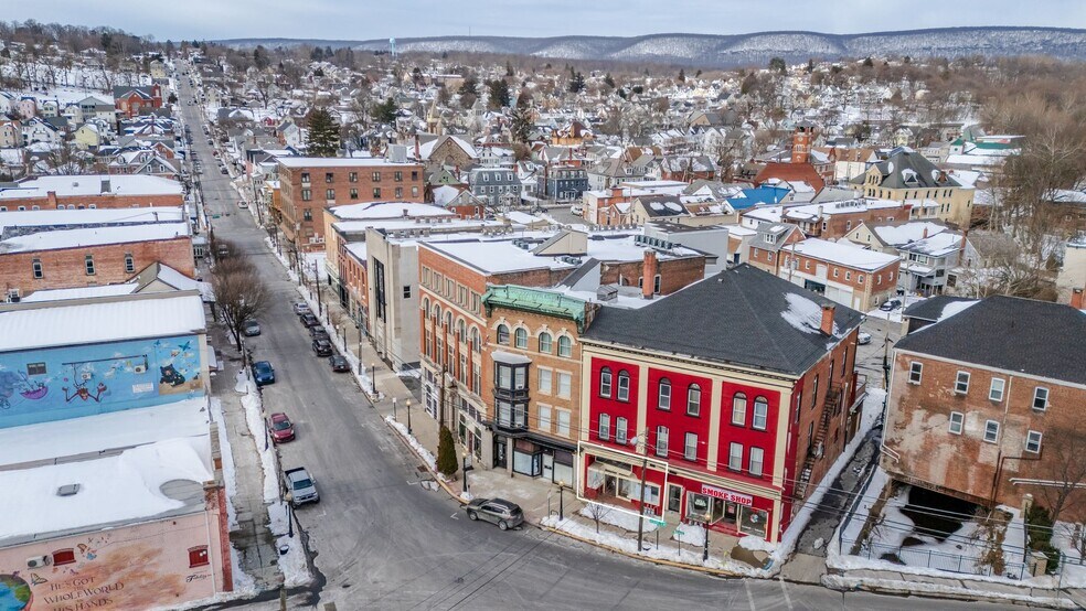 1-5 Broadway, Bangor, PA à louer - Photo du bâtiment - Image 3 de 20