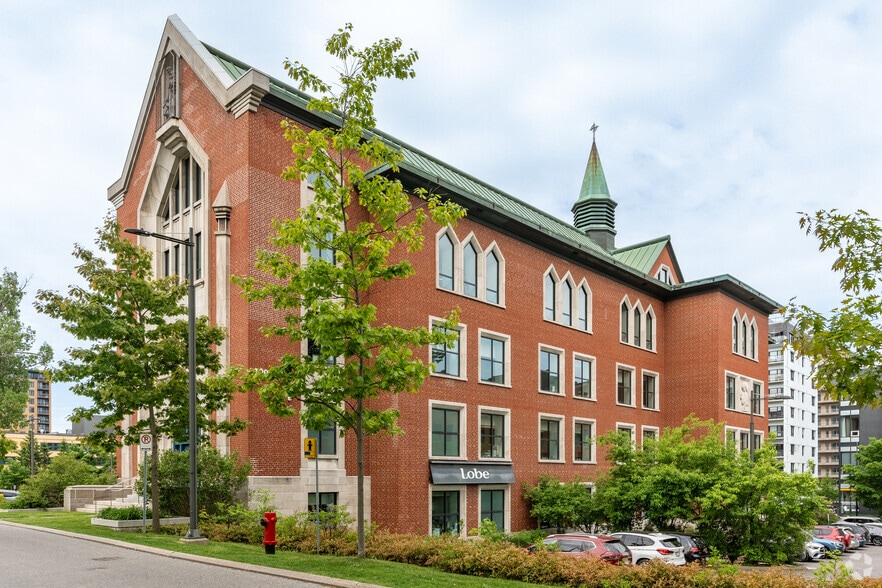 1200 Rue Des Soeurs-Du-Bon-Pasteur, Québec, QC for lease - Primary Photo - Image 1 of 4