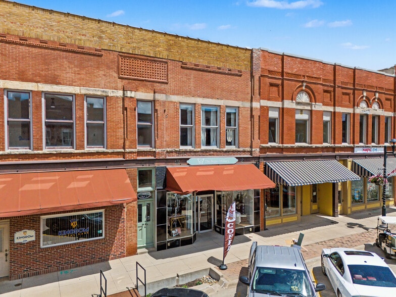 806 12th St, Belle Plaine, IA for sale - Building Photo - Image 3 of 36