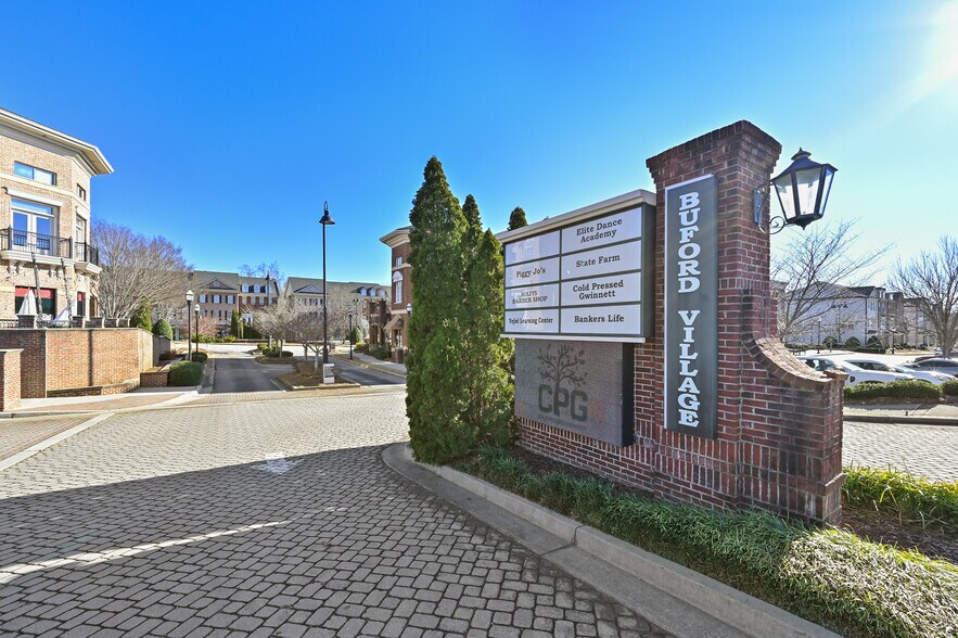 22 Buford Village Way, Buford, GA à louer - Photo du bâtiment - Image 2 de 16