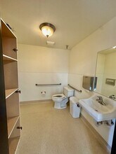 155 Spring Hill Dr, Grass Valley, CA for lease Interior Photo- Image 2 of 9