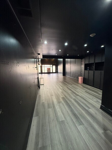 930 S Robertson Blvd, Los Angeles, CA à louer - Photo du bâtiment - Image 3 de 7