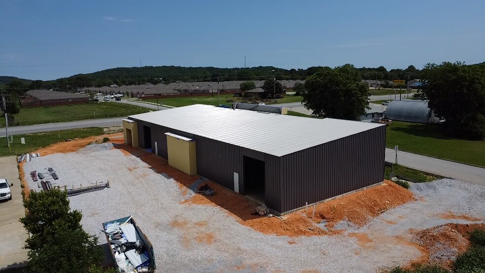2919 E Robinson Ave, Springdale, AR à louer - Photo du bâtiment - Image 2 de 7
