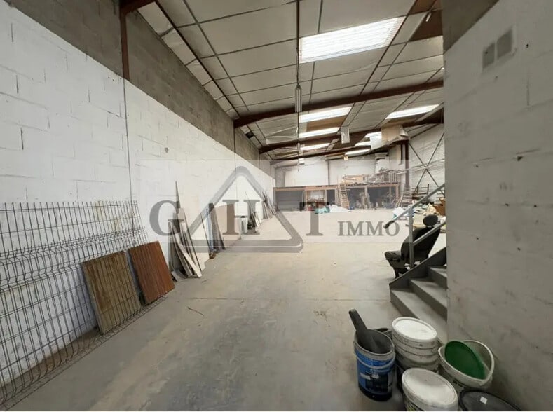 Industrial in Vaux-le-Pénil for lease - Interior Photo - Image 3 of 6
