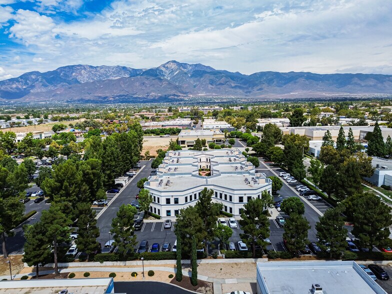 8580 Utica Ave, Rancho Cucamonga, CA à vendre - Aérien - Image 3 de 18