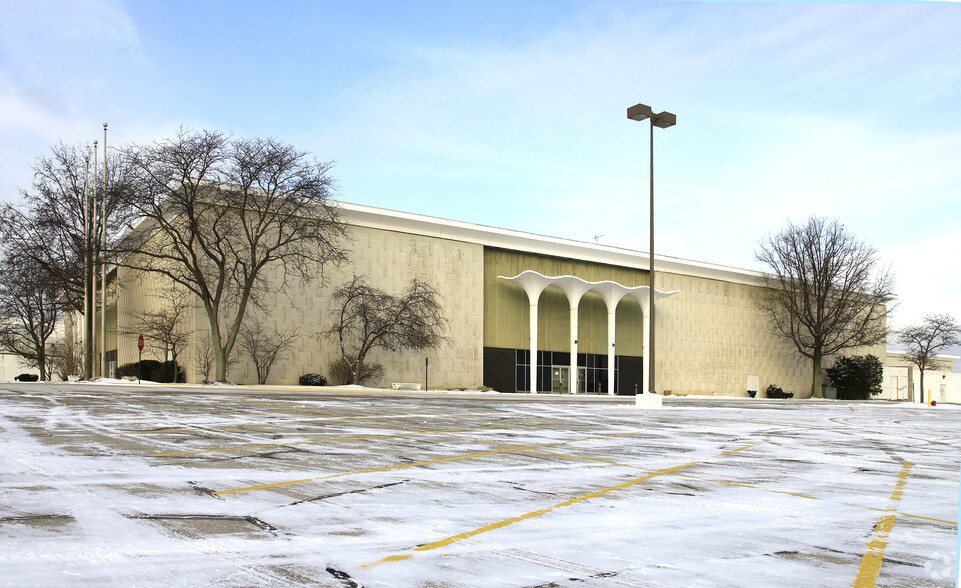 4000 Midway Mall, Elyria, OH à vendre - Photo principale - Image 1 de 1