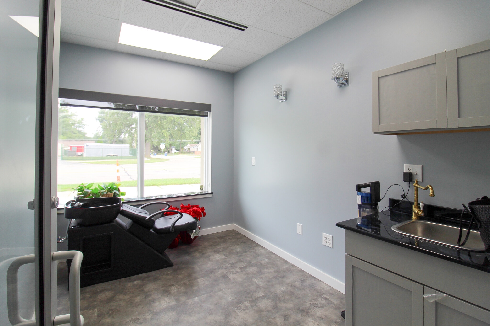 27621 Warren Rd, Garden City, MI for lease Interior Photo- Image 1 of 2
