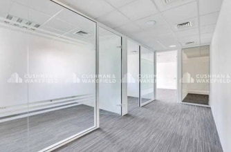 2-12 Rue du Chemin des Femmes, Massy for lease Interior Photo- Image 2 of 9