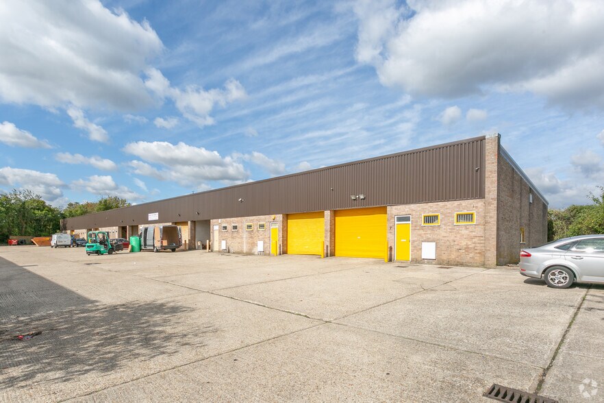 North Way, Andover à louer - Photo du bâtiment - Image 2 de 4