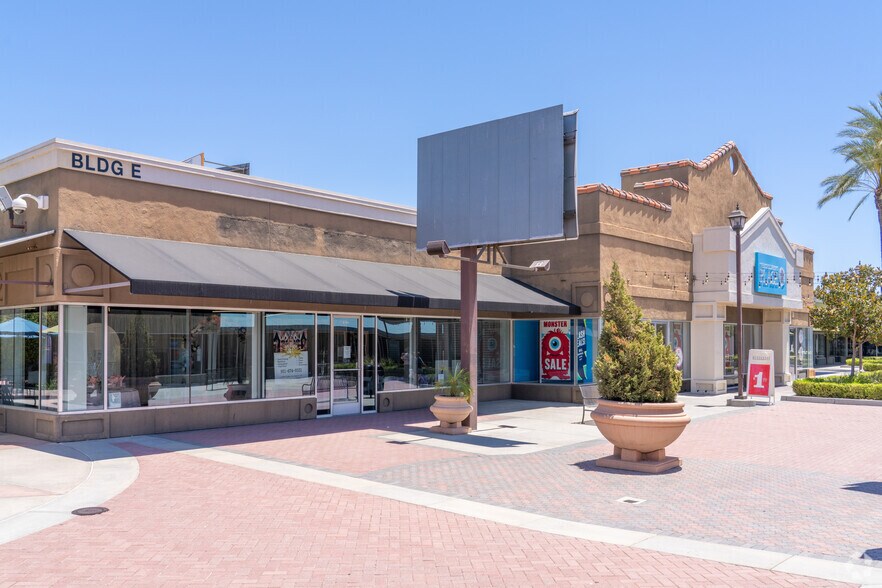 17600 Collier Ave, Lake Elsinore, CA à vendre - Photo du bâtiment - Image 2 de 4